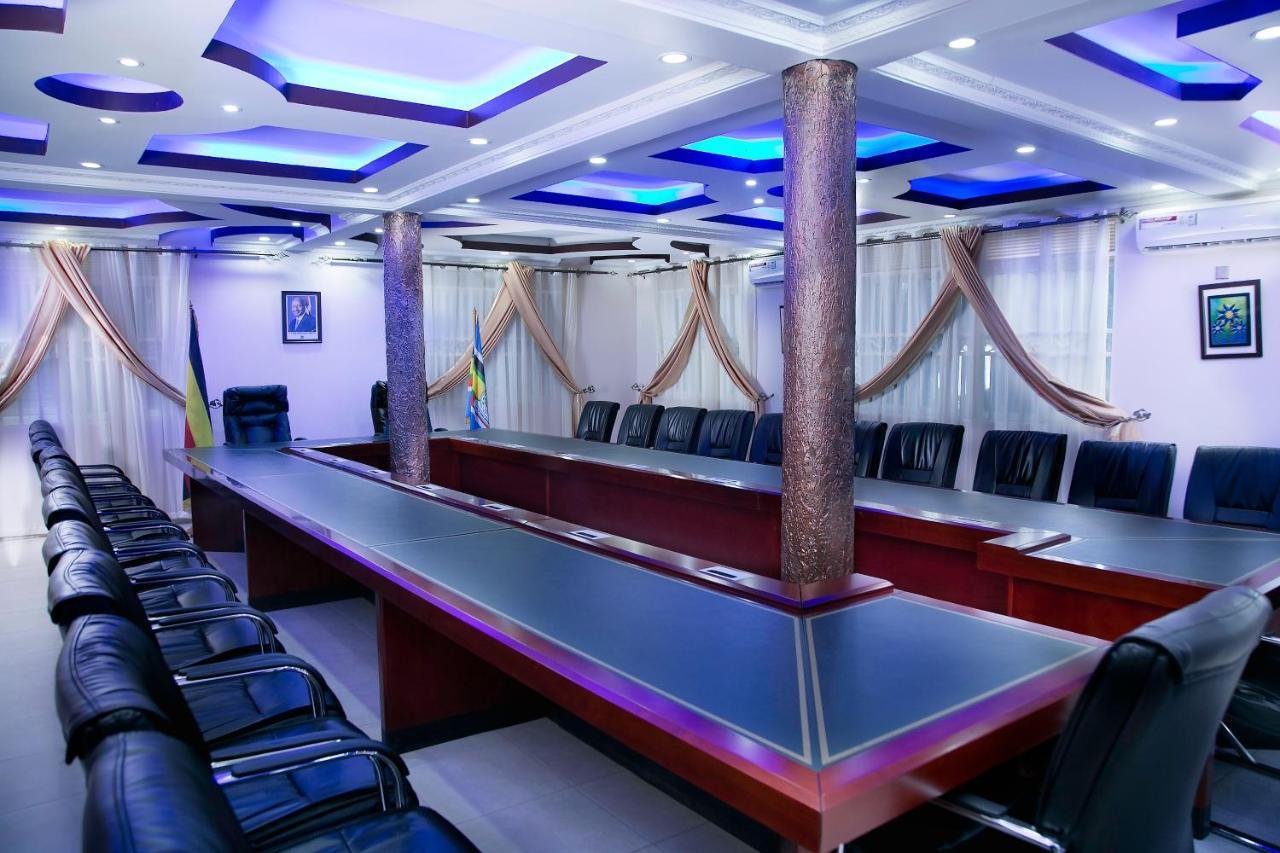 Red Sox Hotel Ltd Kampala Bagian luar foto