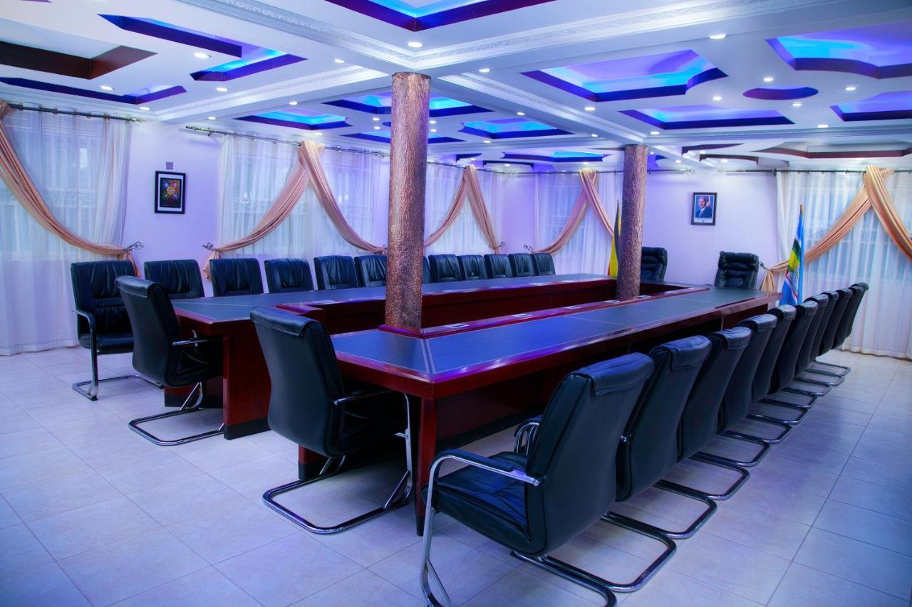 Red Sox Hotel Ltd Kampala Bagian luar foto